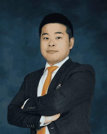 Portrait of Runze Li