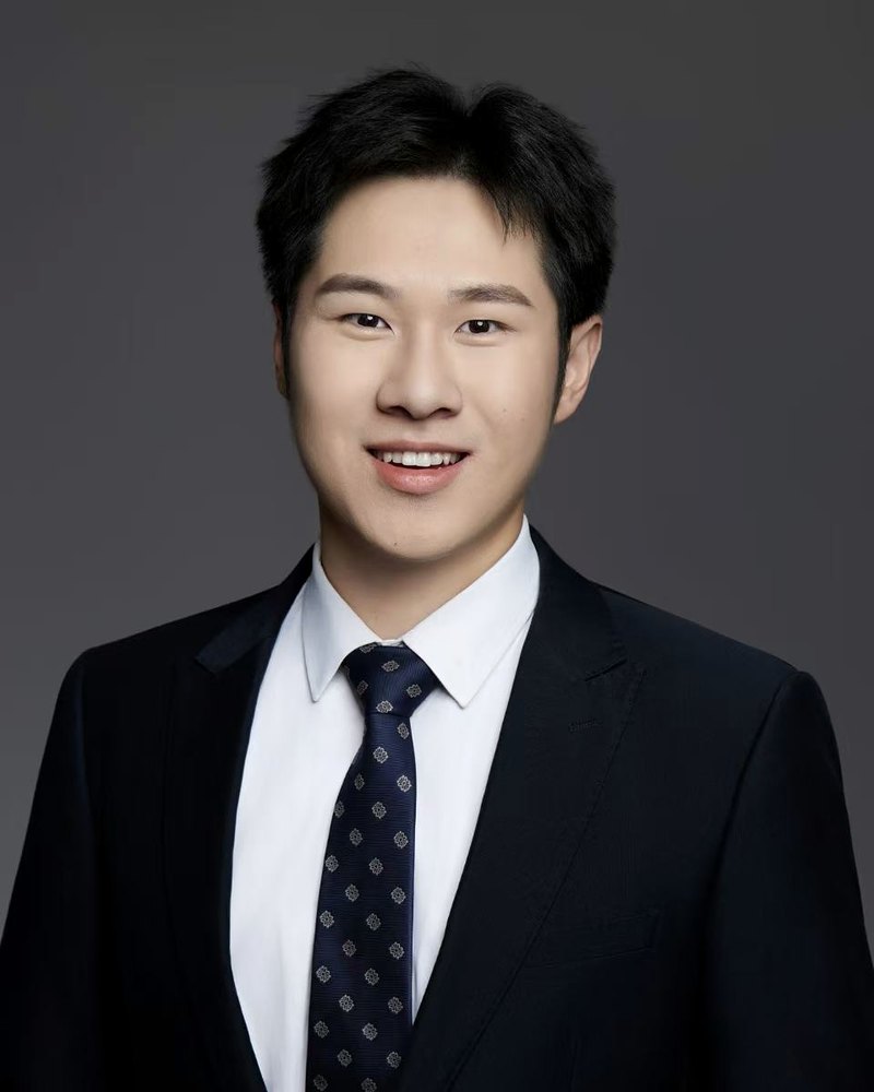 Portrait of Yifan Zhang