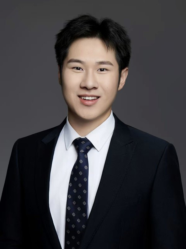 Portrait of Yifan Zhang
